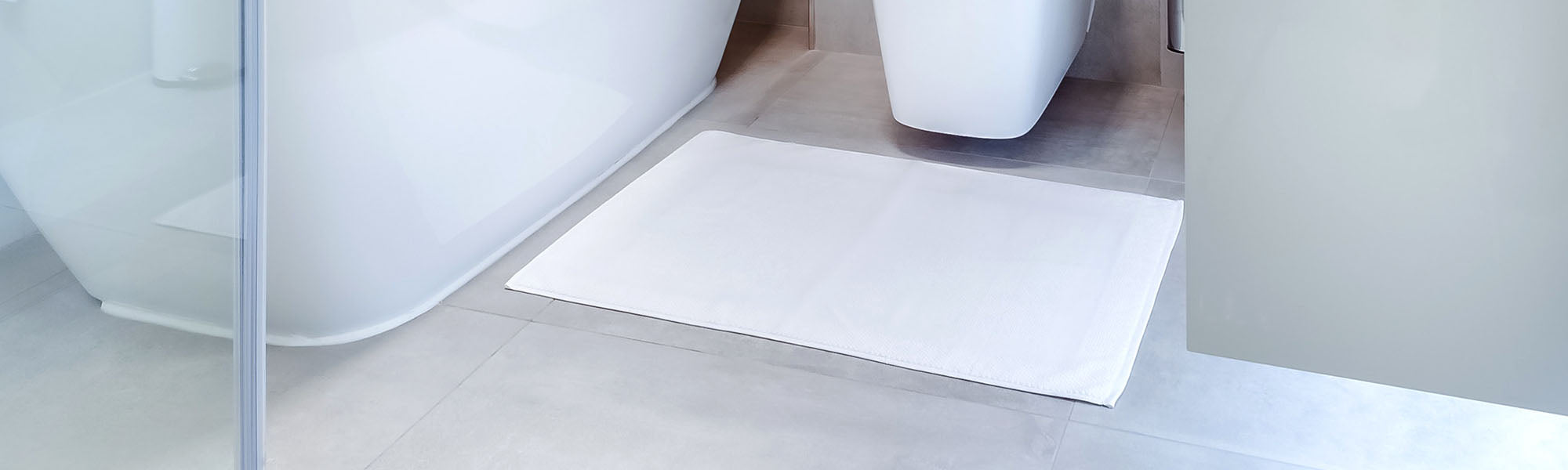 White rug for the bathroom