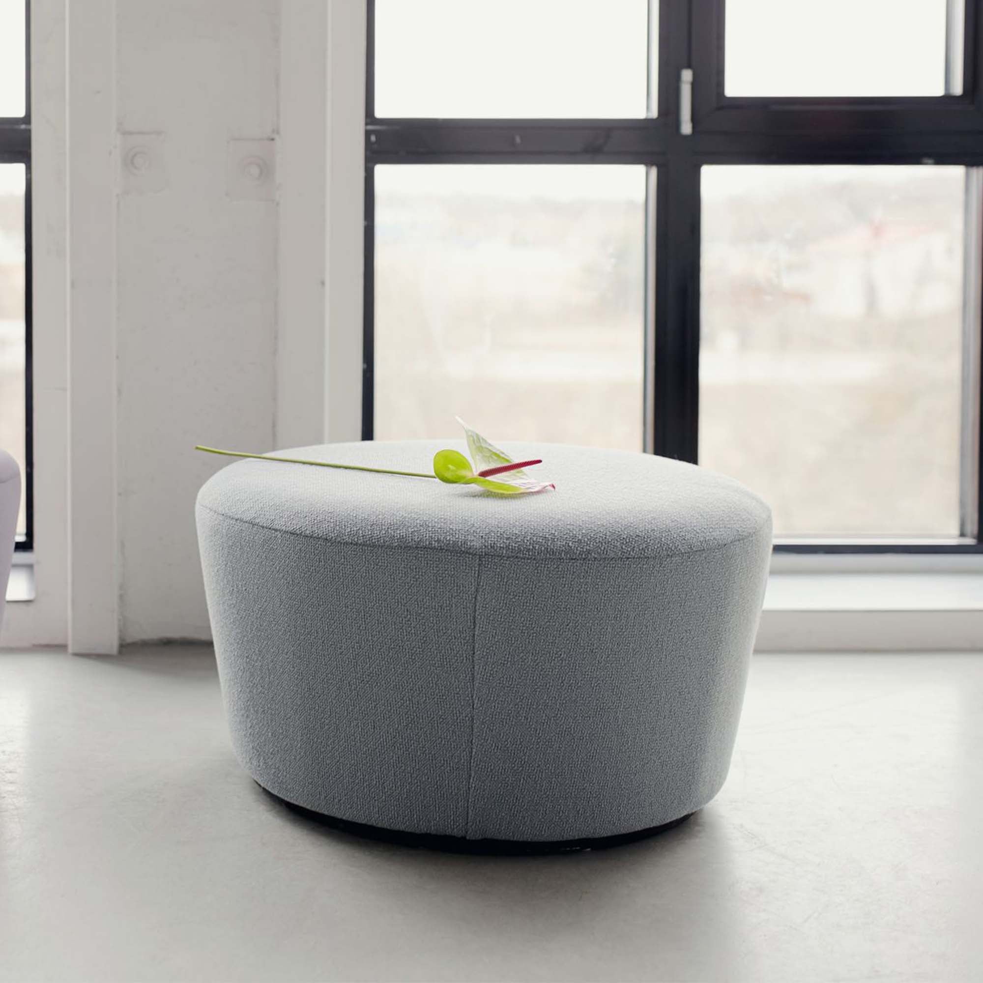 NAIVE Pouffe Interior