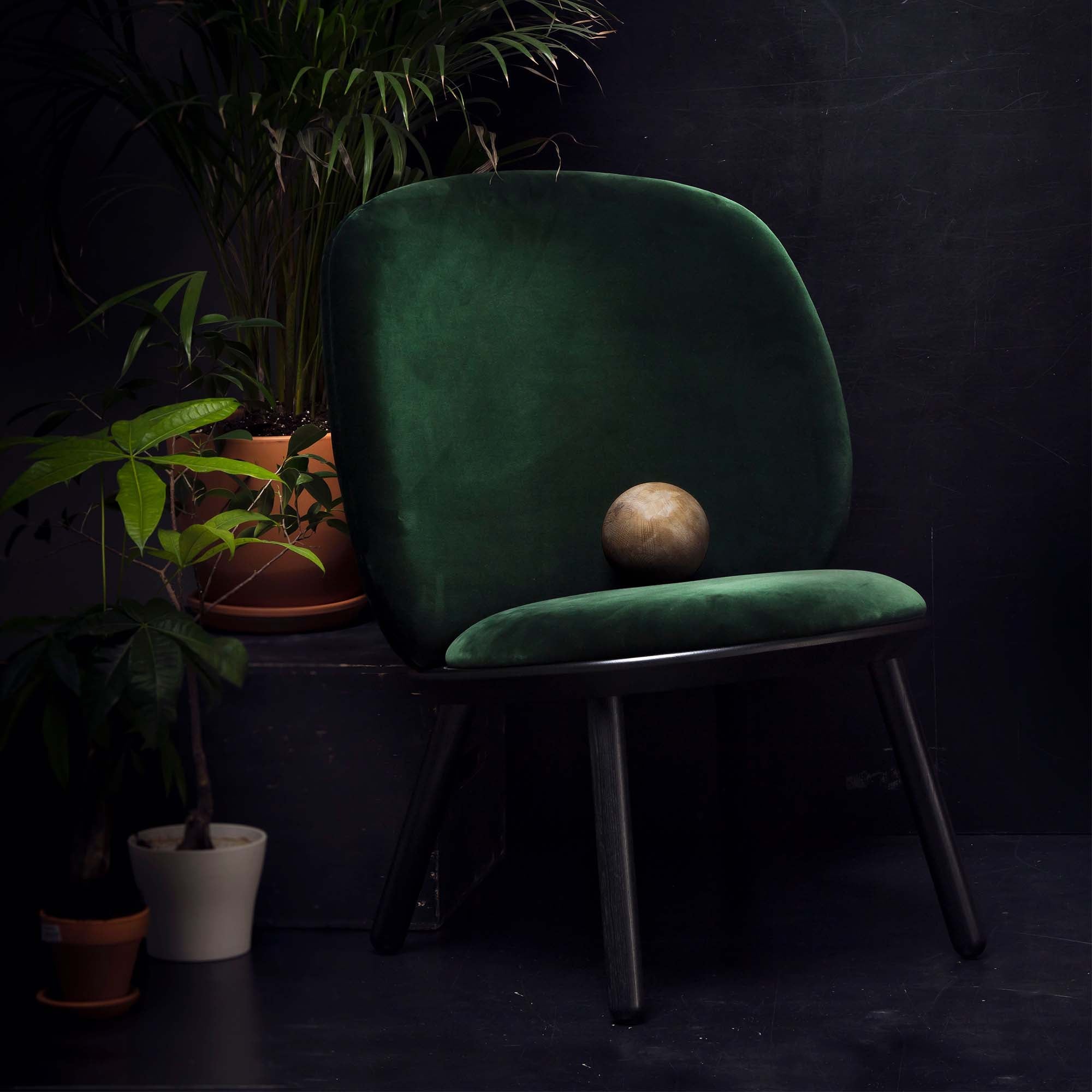 NAIVE Low Chair Interior