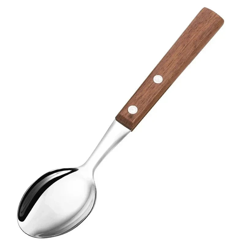 Stoviglie in stile retrò in legno e acciaio inox