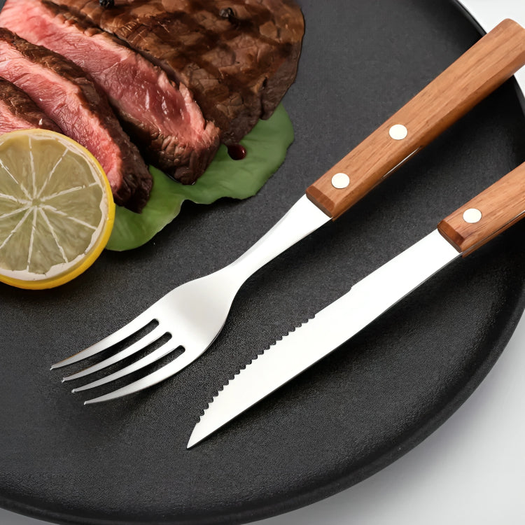 Stoviglie in stile retrò in legno e acciaio inox