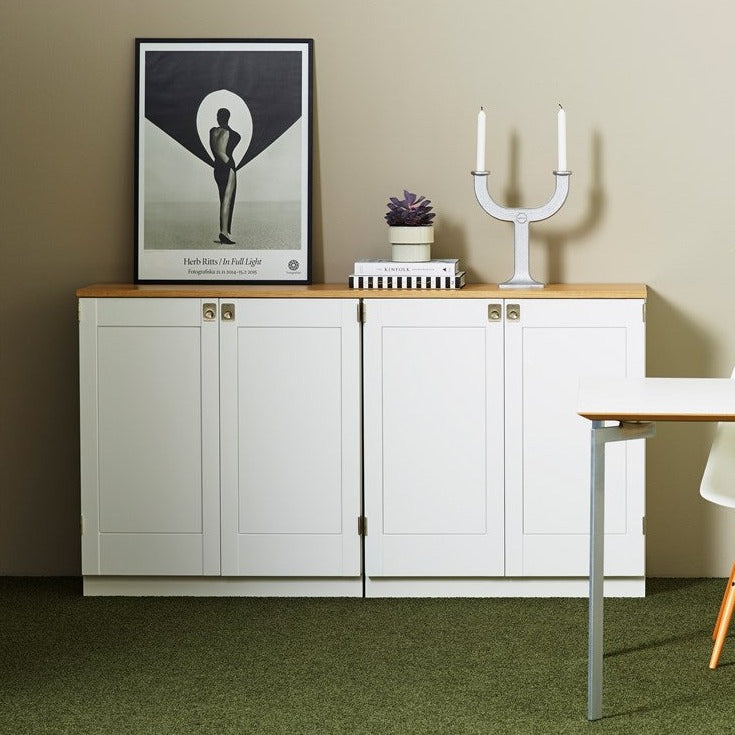 K72 Cabinet 737 white without glass doors, wooden doors, interior view