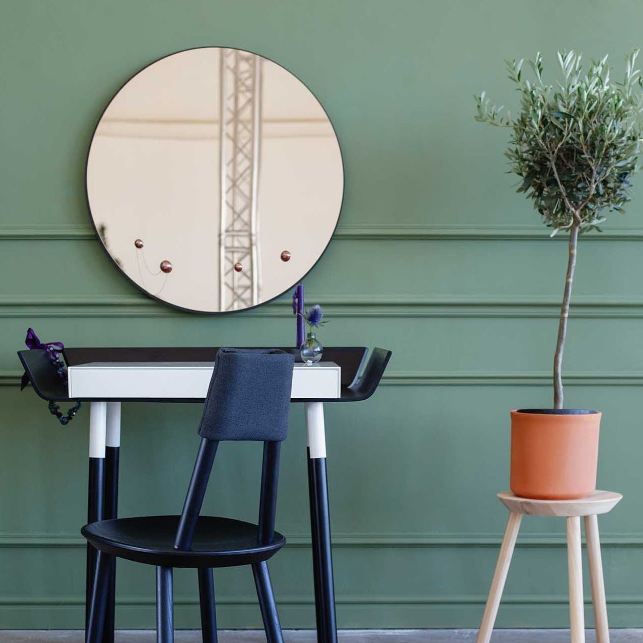 DEW Mirror D55 Neutral interior view