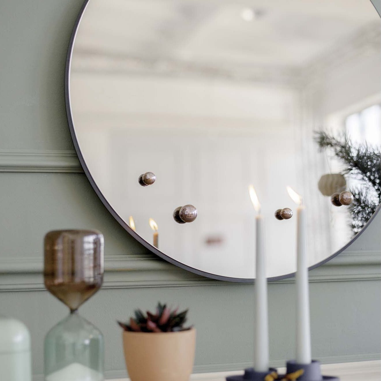 DEW Mirror D55 Neutral macro interior view