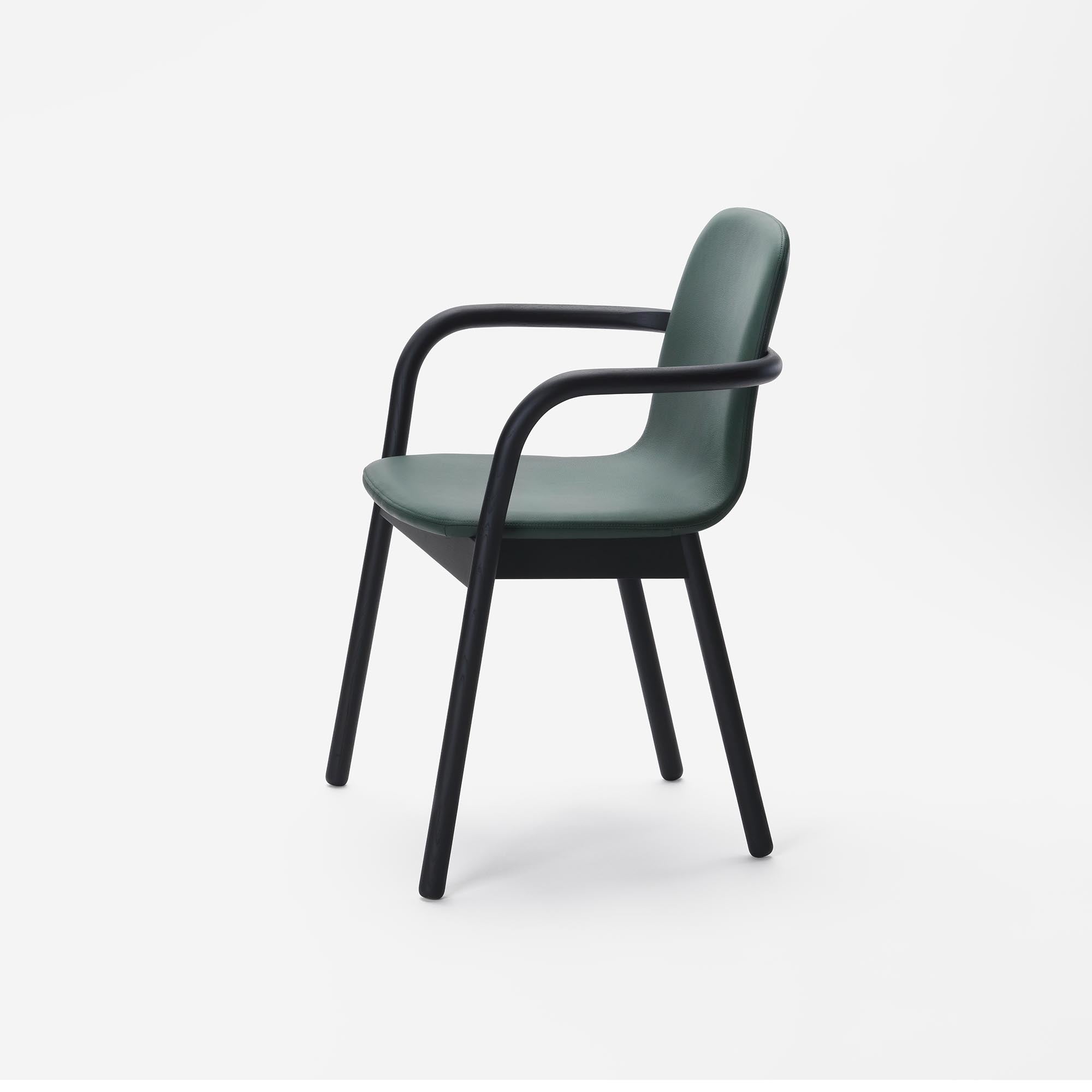 HUG ARMCHAIR Lacquered Ash Black side view
