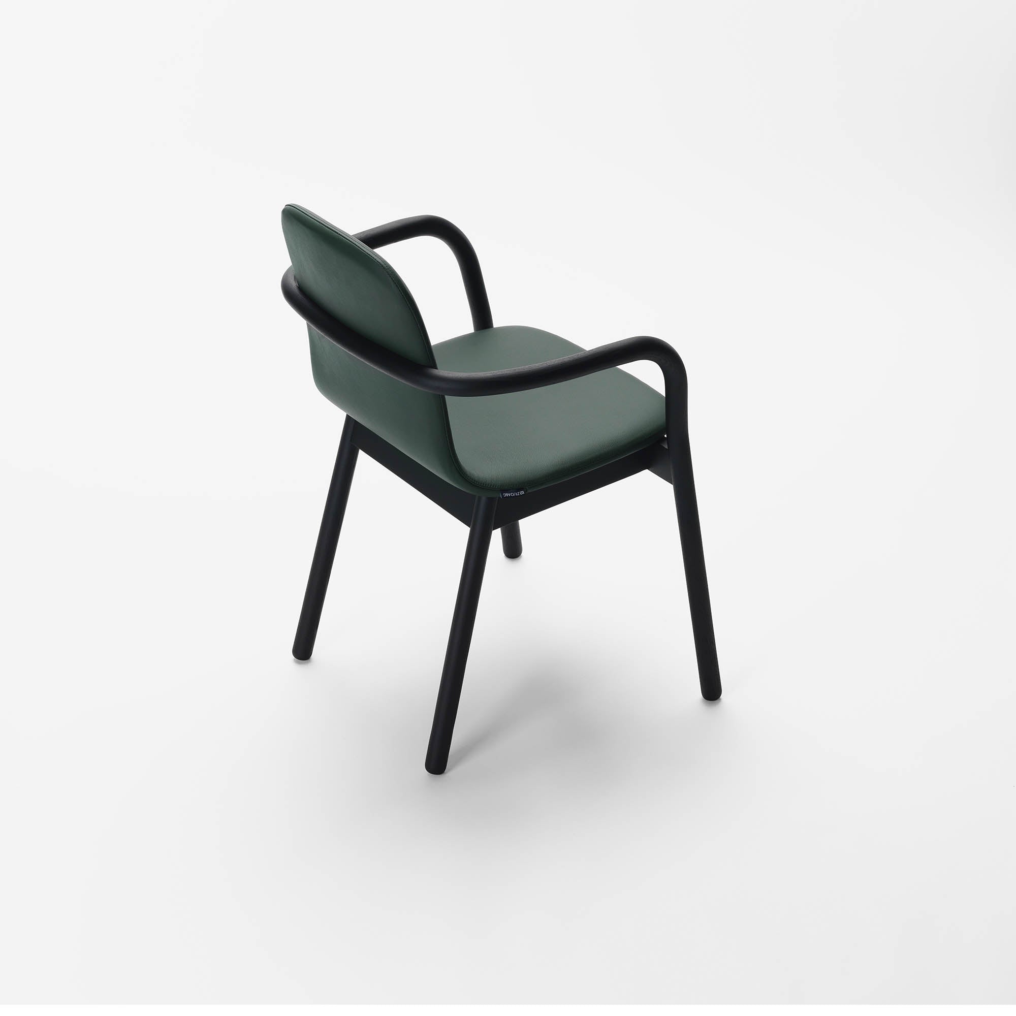 HUG ARMCHAIR Frassino laccato nero