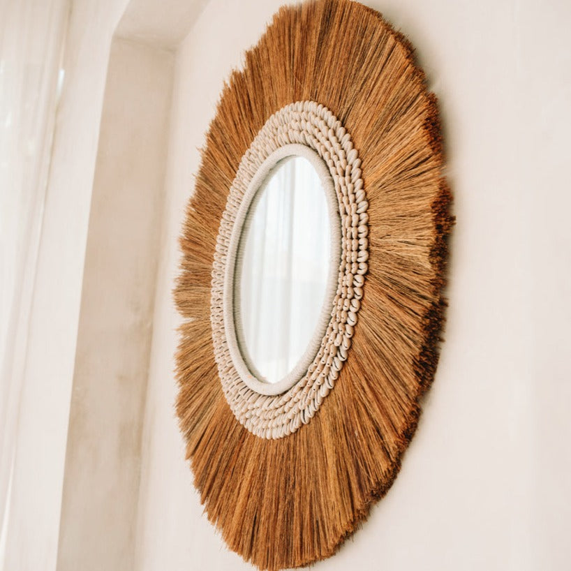 THE LA PALOMA Mirror half-front interior view