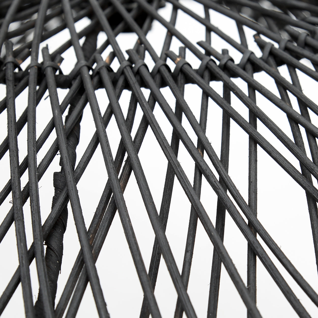 THE CHAPEAU Pendant Black macro view detail