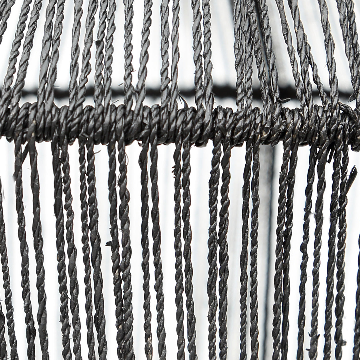 THE JARRON Pendant Black macro view detail view