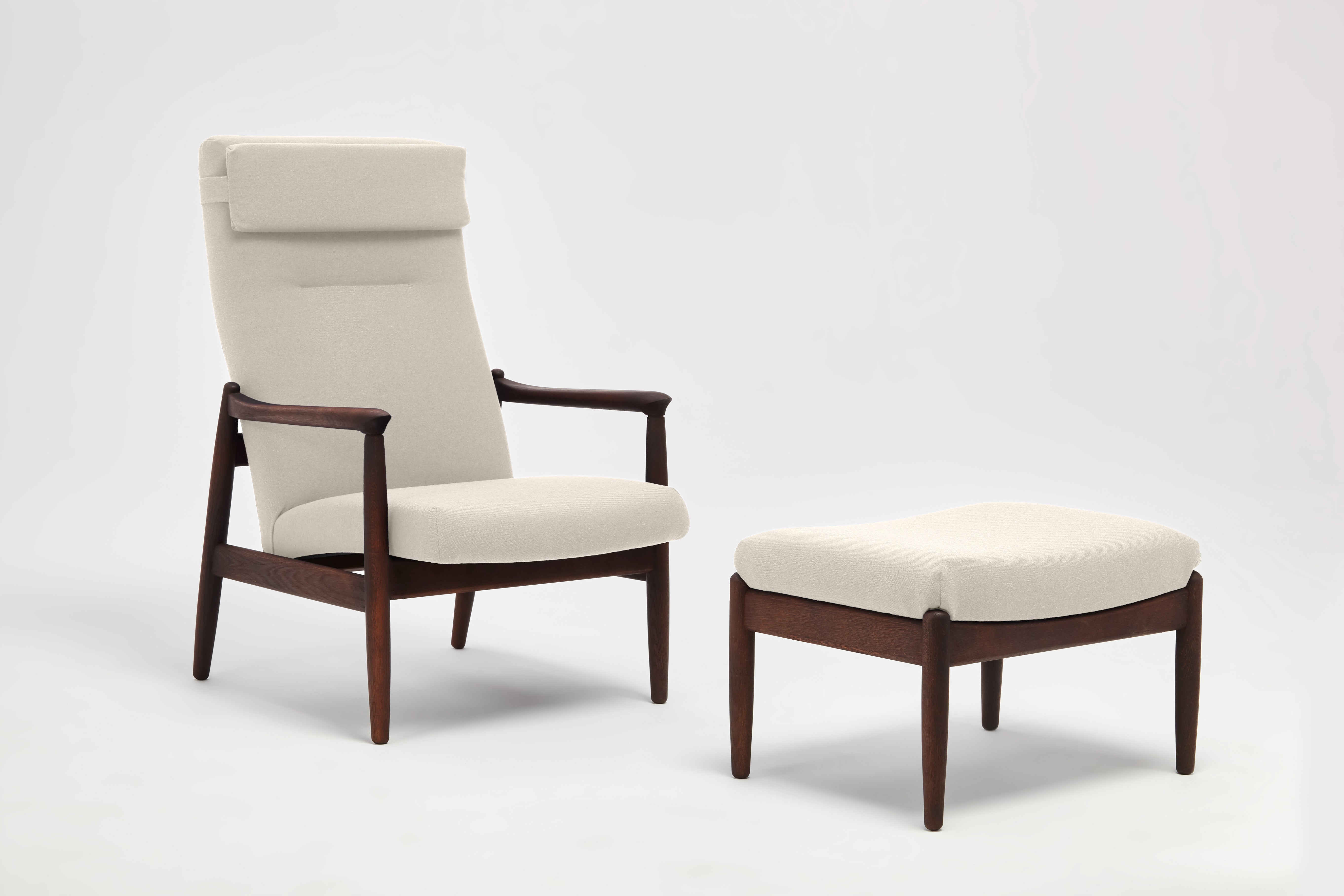 H64 Poltrona Highback con poggiapiedi