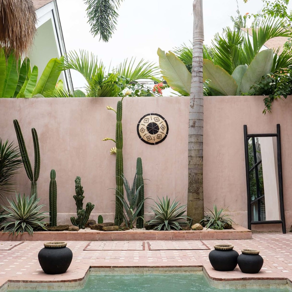 THE ISLAND DRESSING ROOM Mirror Black outdoor front view