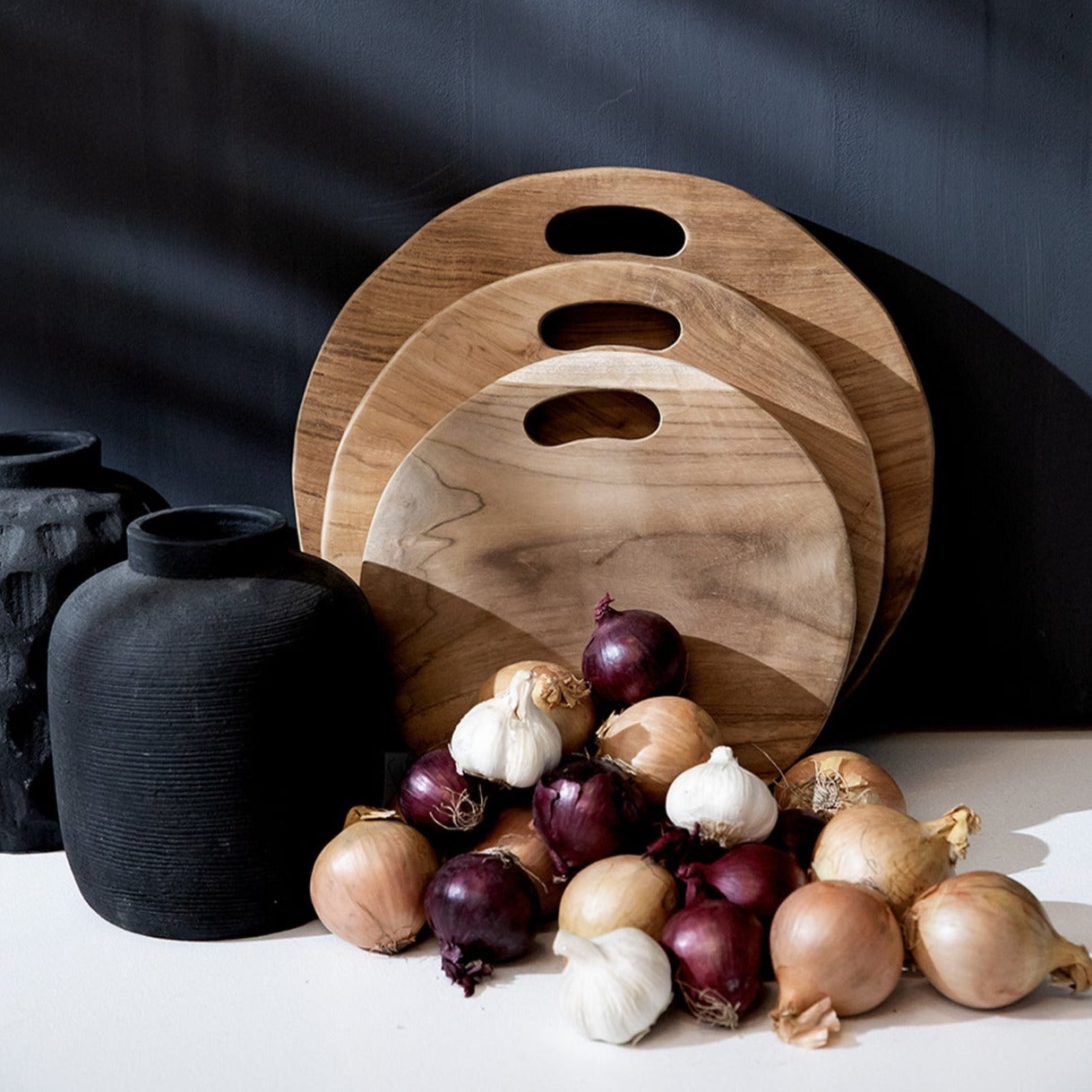 THE TEAK ROOT Tray kitchen interior view