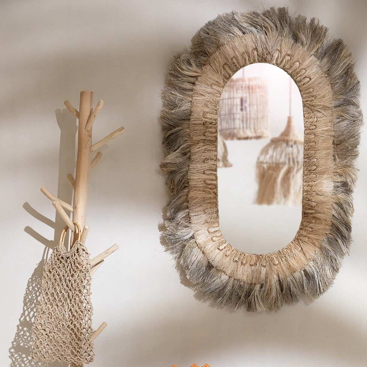 THE HUGE OVAL Mirror front interior view