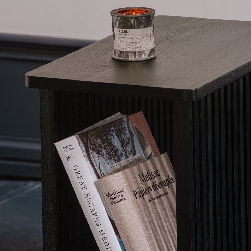 QUBANC Newspaper Holder Oak-black-crop interior view