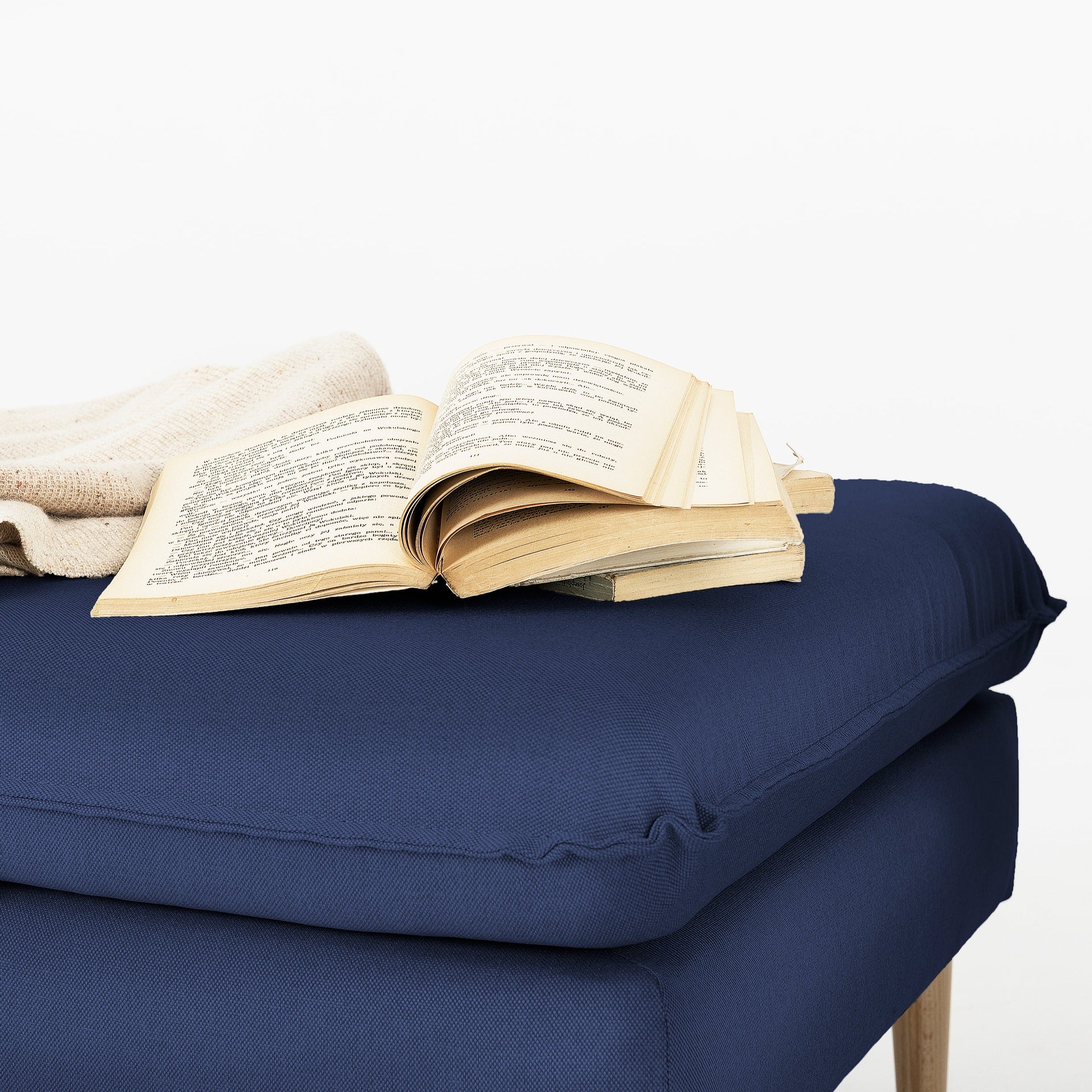 POSH WOOD Pouffe upholstery colour blue-interior view with books