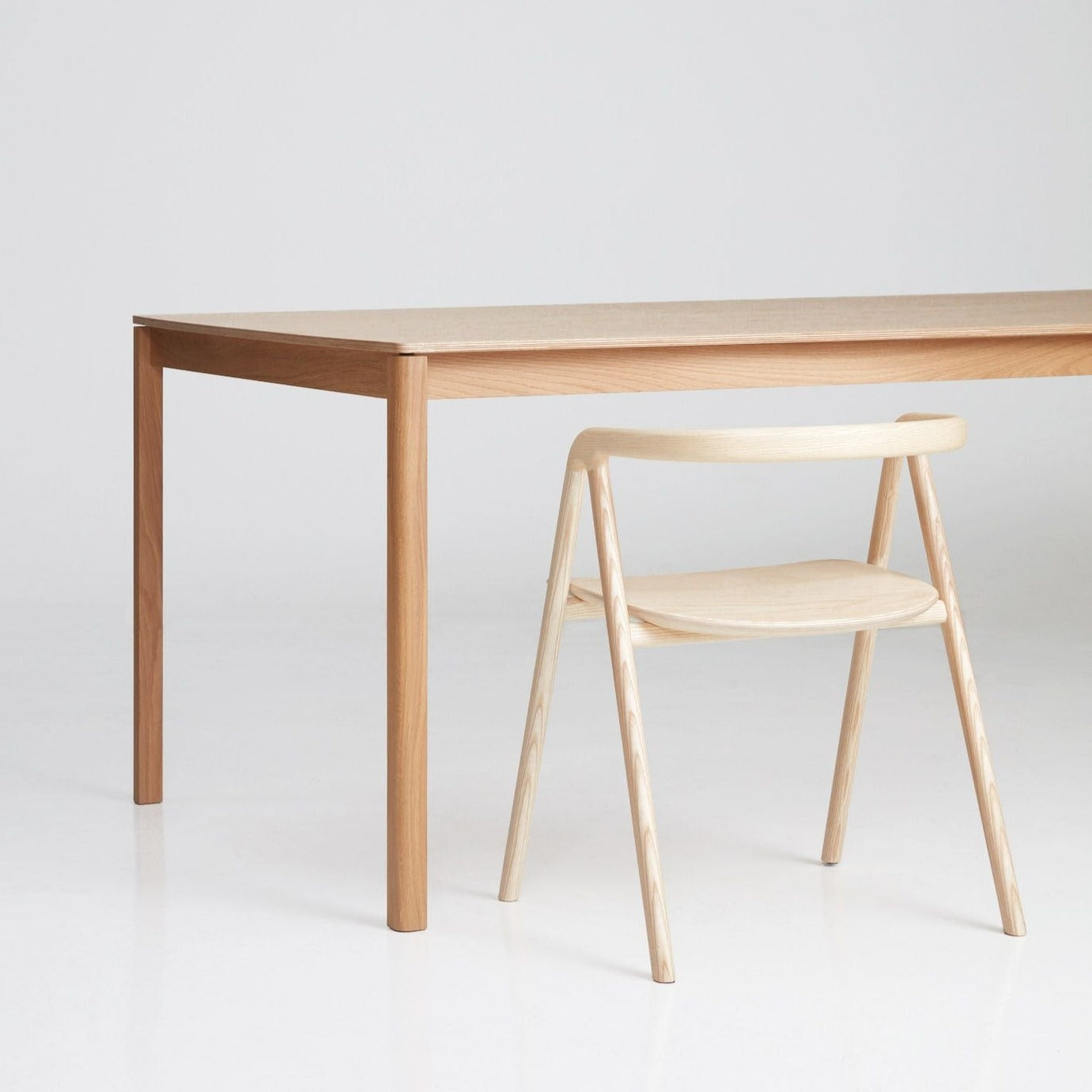 HALIKKO Dining Table Natural Oak