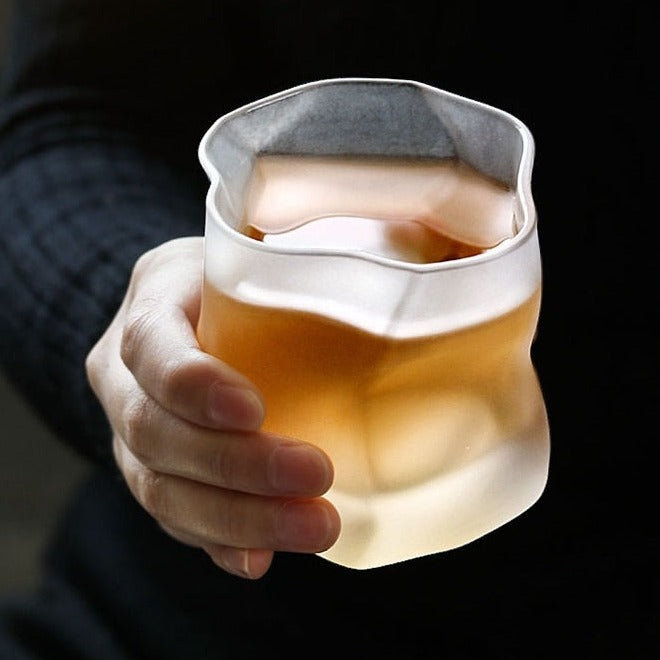 Bicchieri da whisky giapponesi di forma irregolare