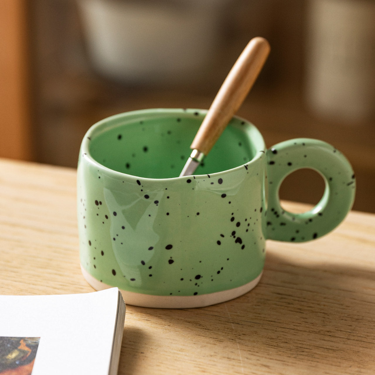 Tazza creativa in ceramica con manico ad anello