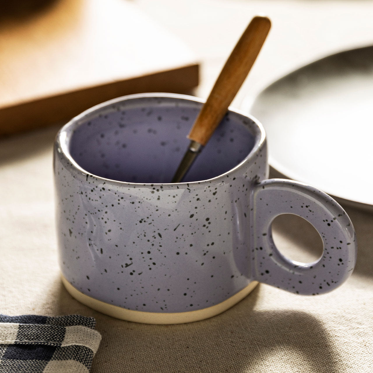 Tazza creativa in ceramica con manico ad anello
