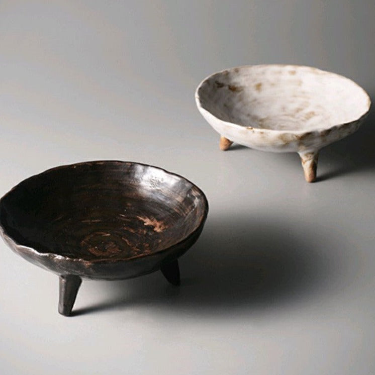 Piatto da dessert rotondo in ceramica con piedini
