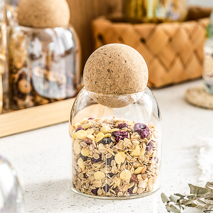 Bottiglia trasparente di stoccaggio sughero sigillato