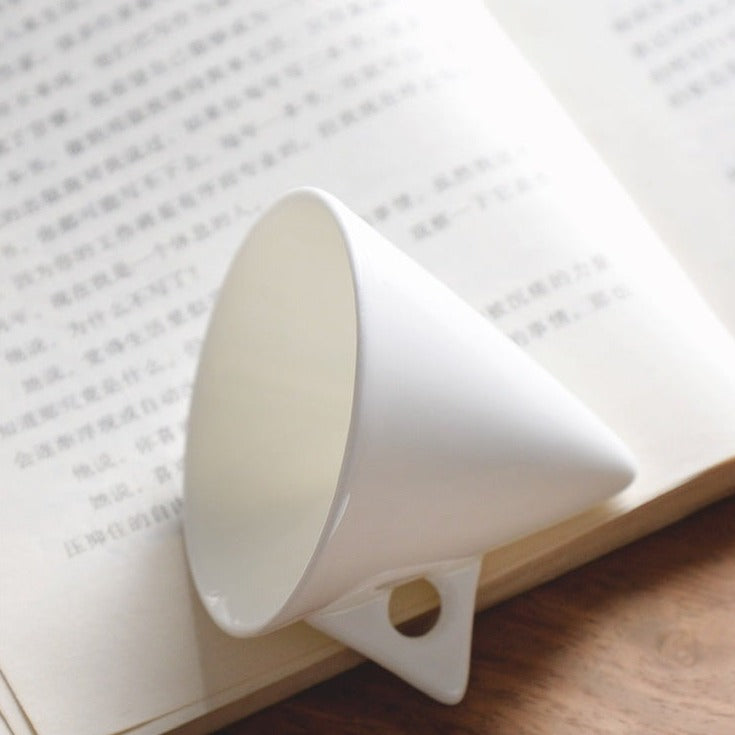 Tazza da caffè espresso in ceramica bianca