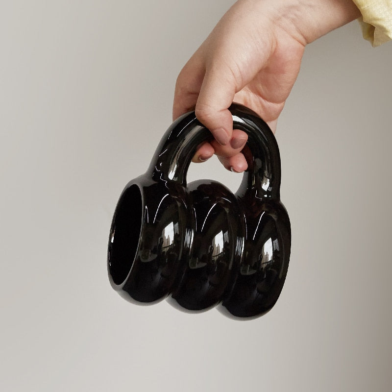 Tazza in ceramica con impugnatura grande colorata