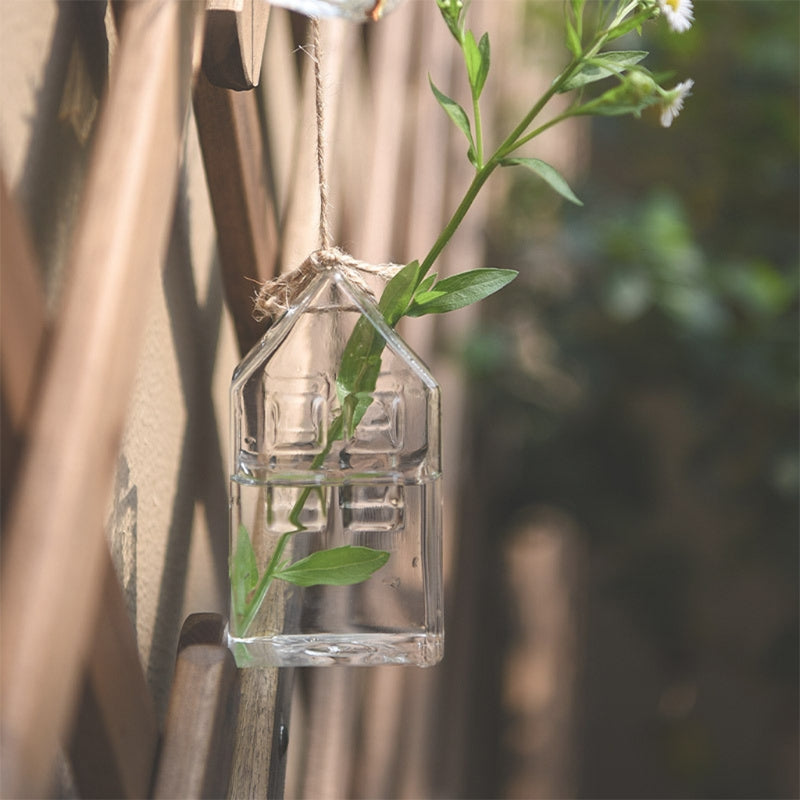 Vaso di vetro a forma di casa