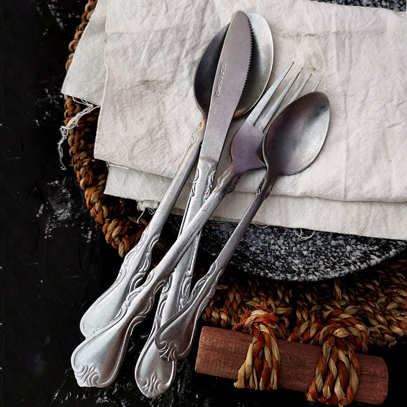 Set di stoviglie retrò in acciaio inox