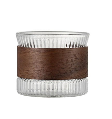 Tazza da caffè in vetro con supporto in noce