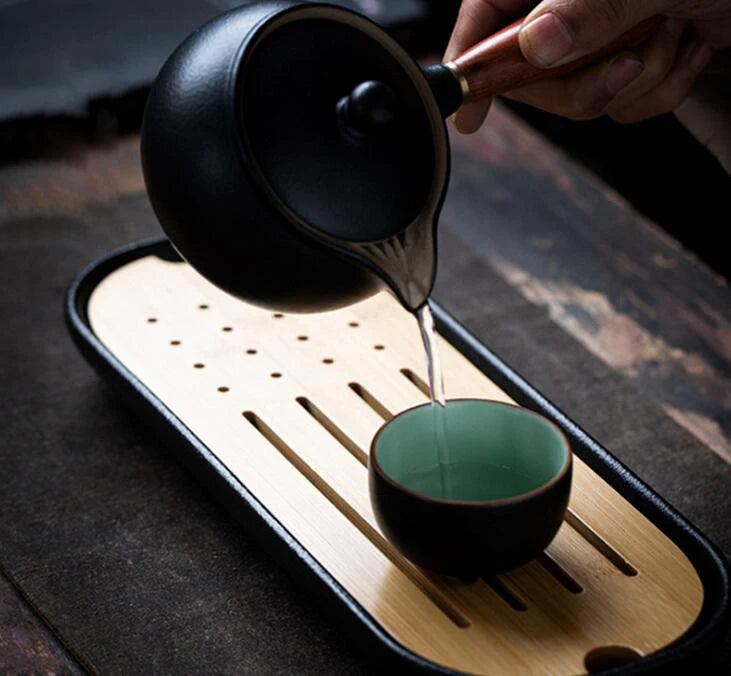 Semplice vassoio da tè in legno di bambù