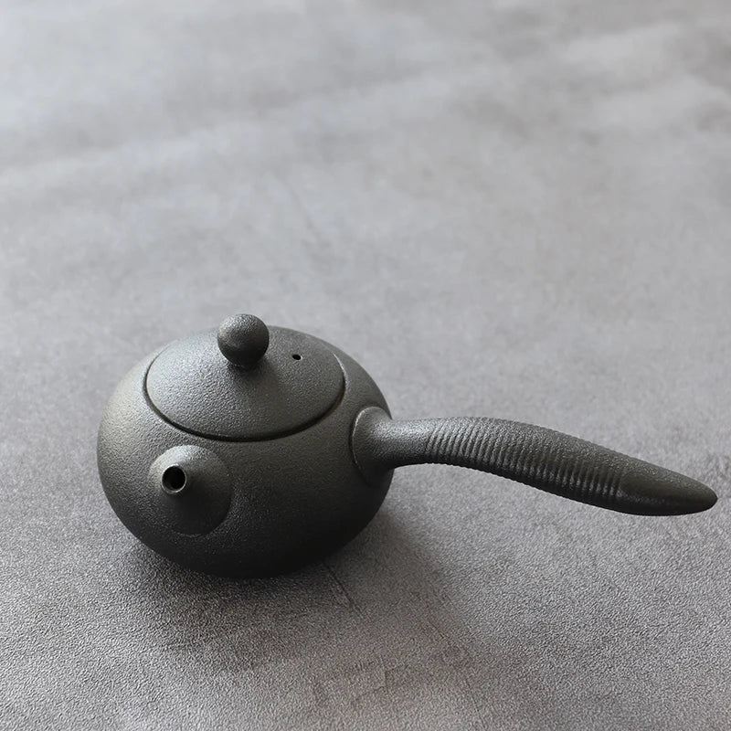 Teiera cinese in ceramica nera LUWU