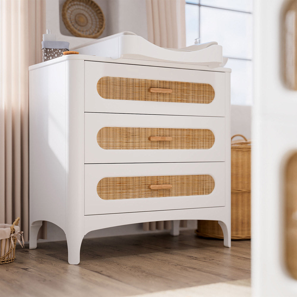 NEREIDES Chest of Drawers - Neige with wicker drawers in a room