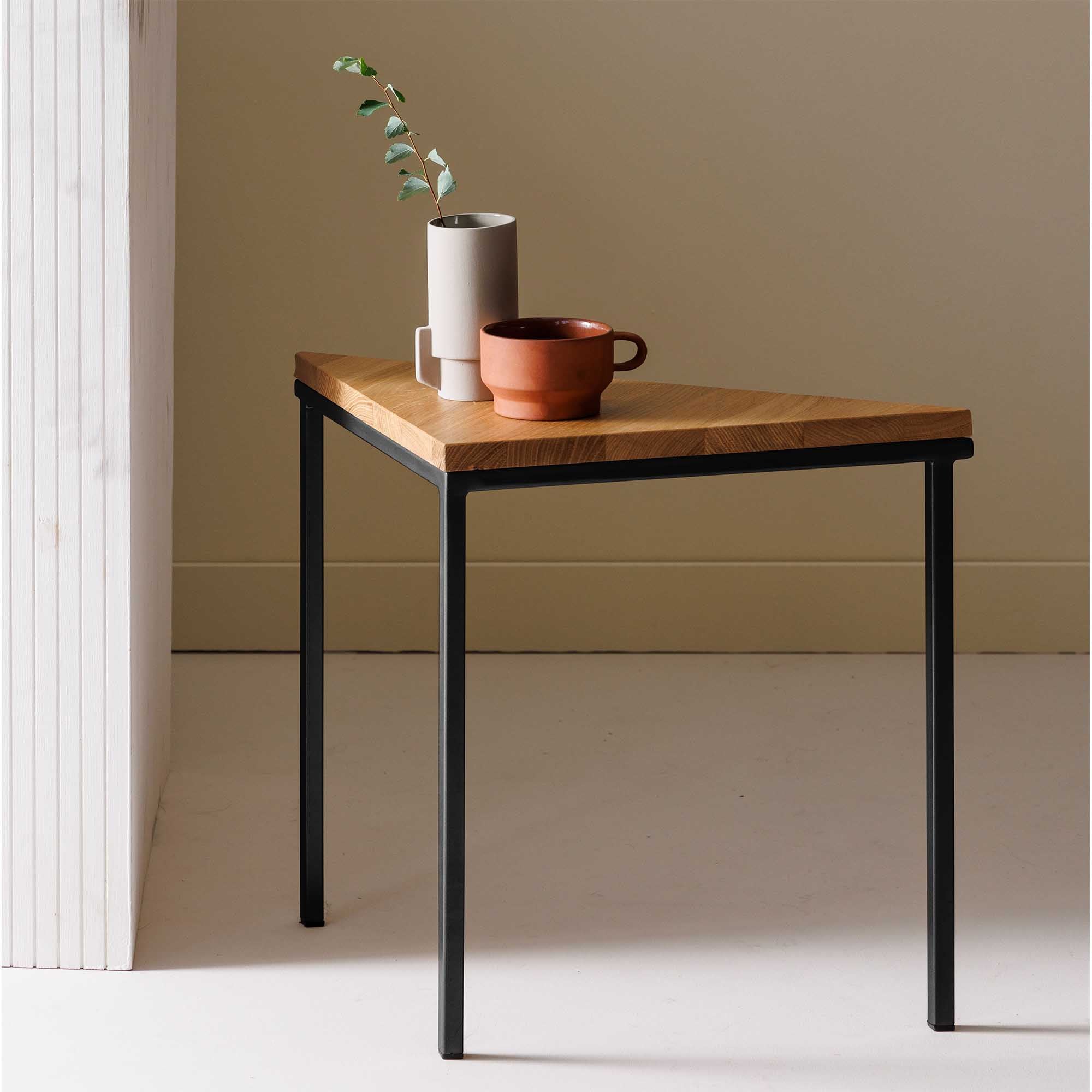 Tripod Table, Oak Wood, Natural Colour black frame, interior view with vase and mug