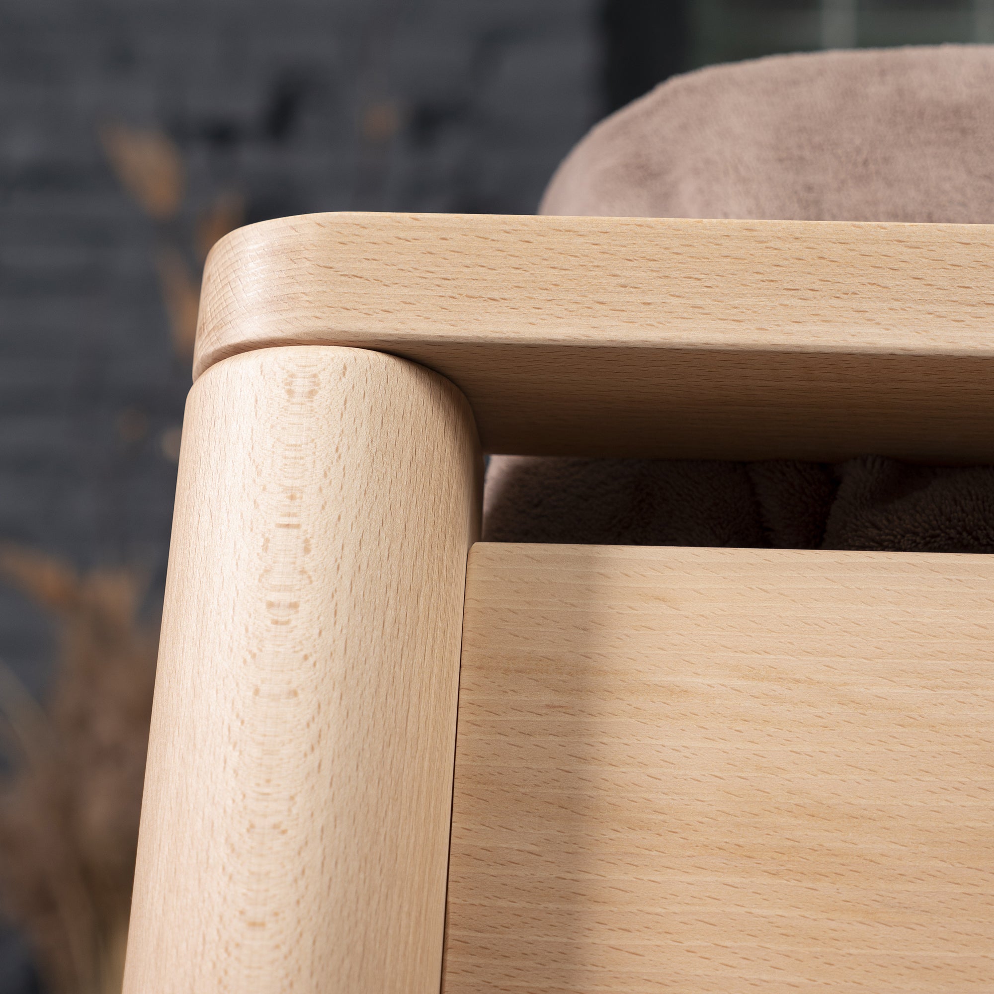 DROP SOFT Letto matrimoniale, in legno di faggio con testata imbottita