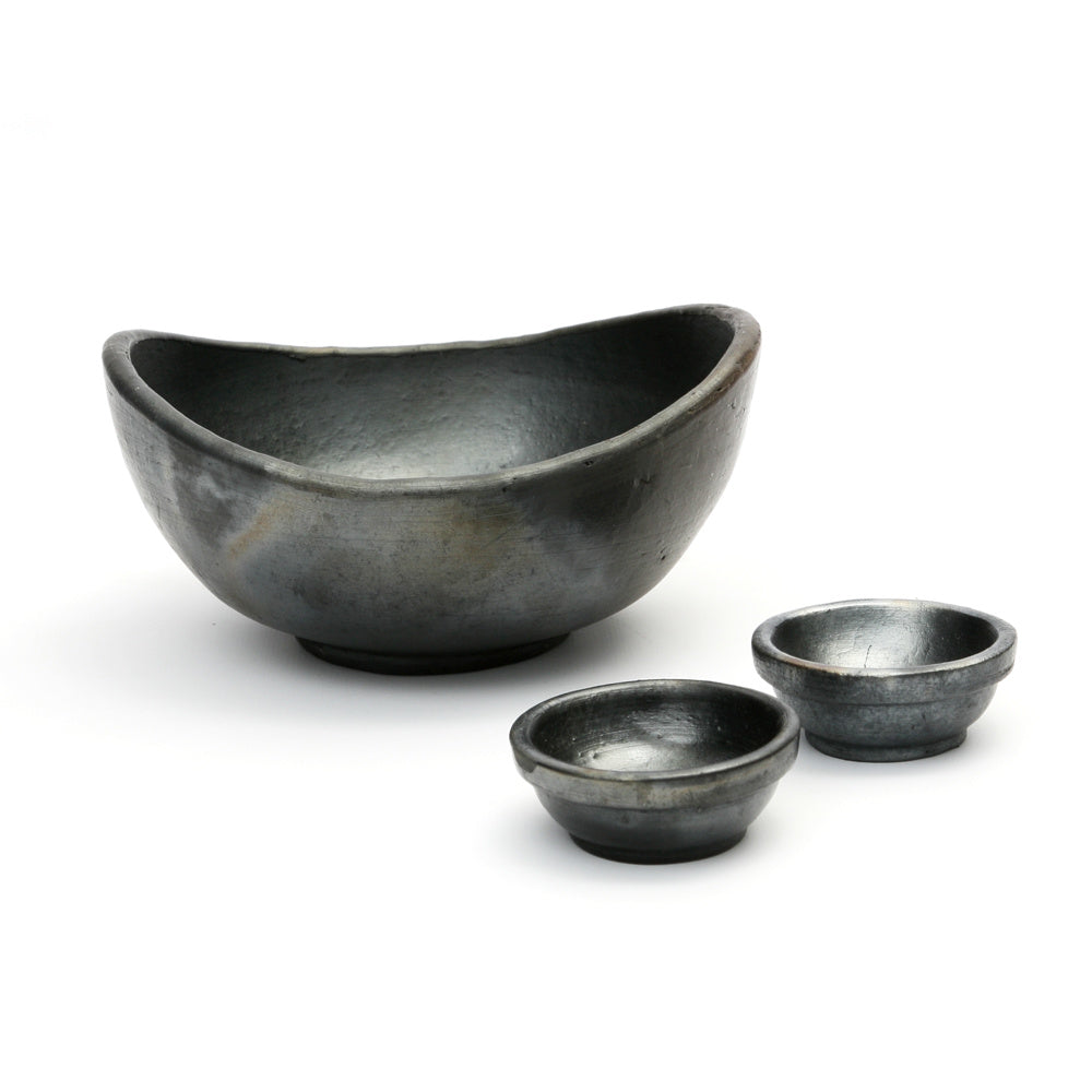 THE BURNED CURVED Bowls black, side view