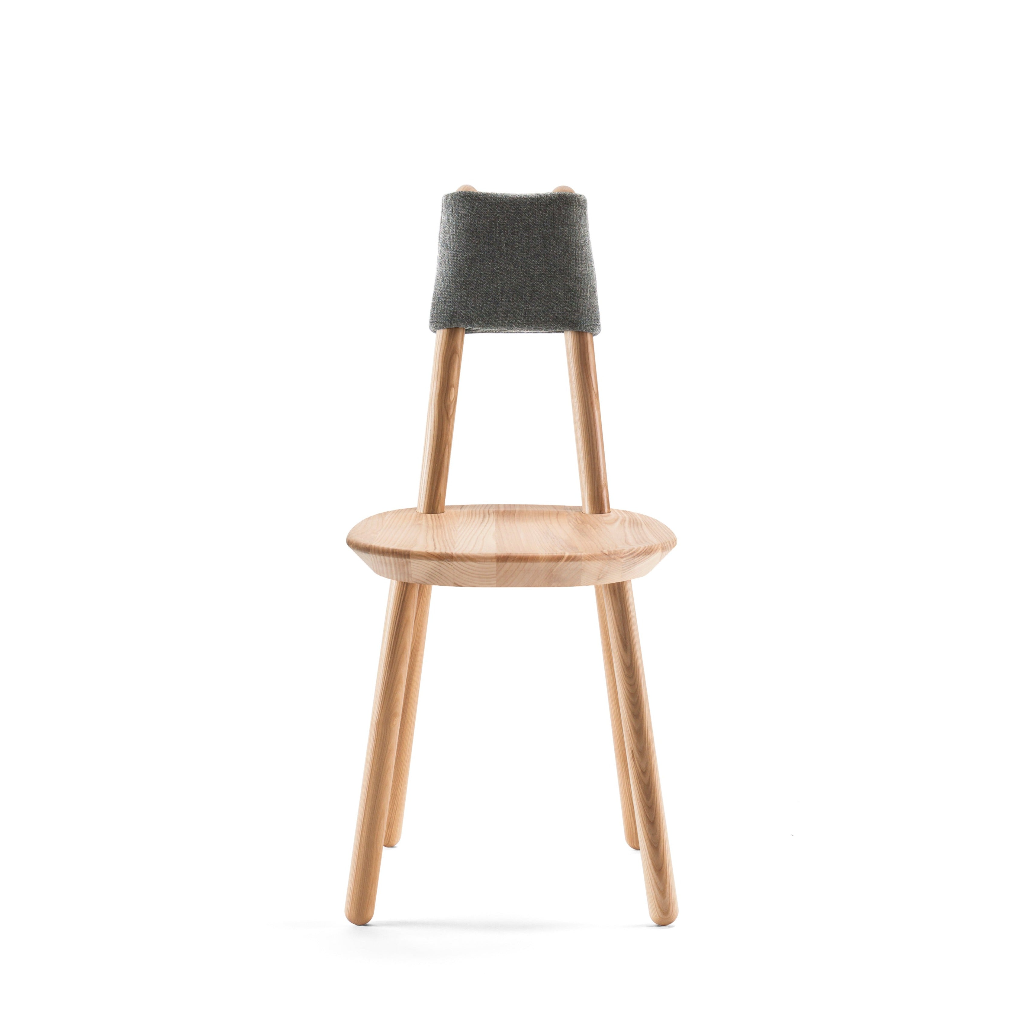 NAЇVE Chair solid ash natural colour-anthracite backrest-front view