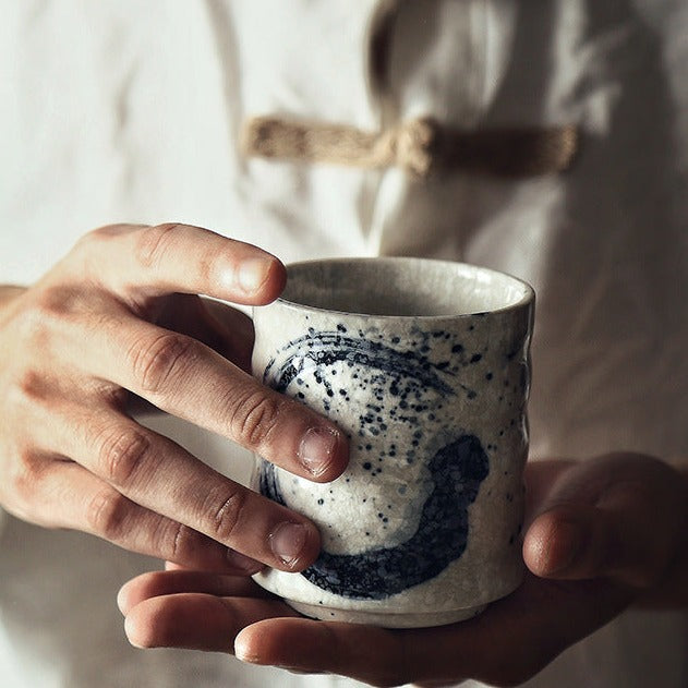 Tazza da tè in ceramica giapponese dipinta a mano