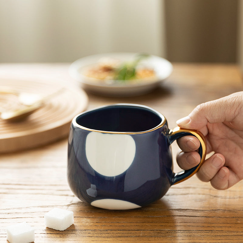 Tazza da caffè in ceramica creativa con motivi a punti e strisce