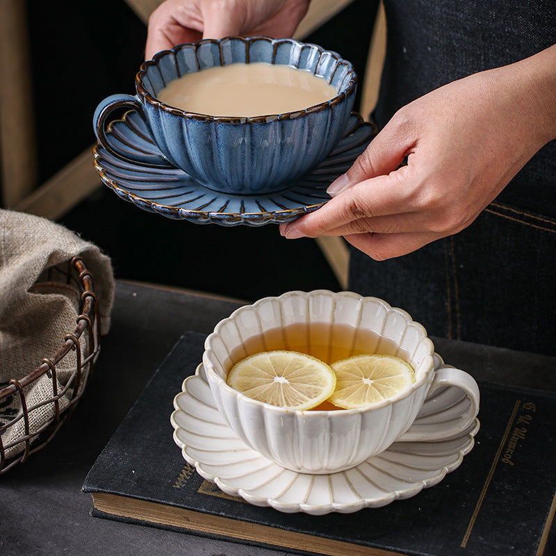 Tazza di ceramica giapponese con crisantemo a forma di