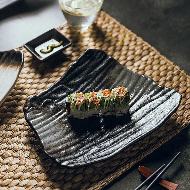 Piatto da sushi irregolare in ceramica stile giapponese