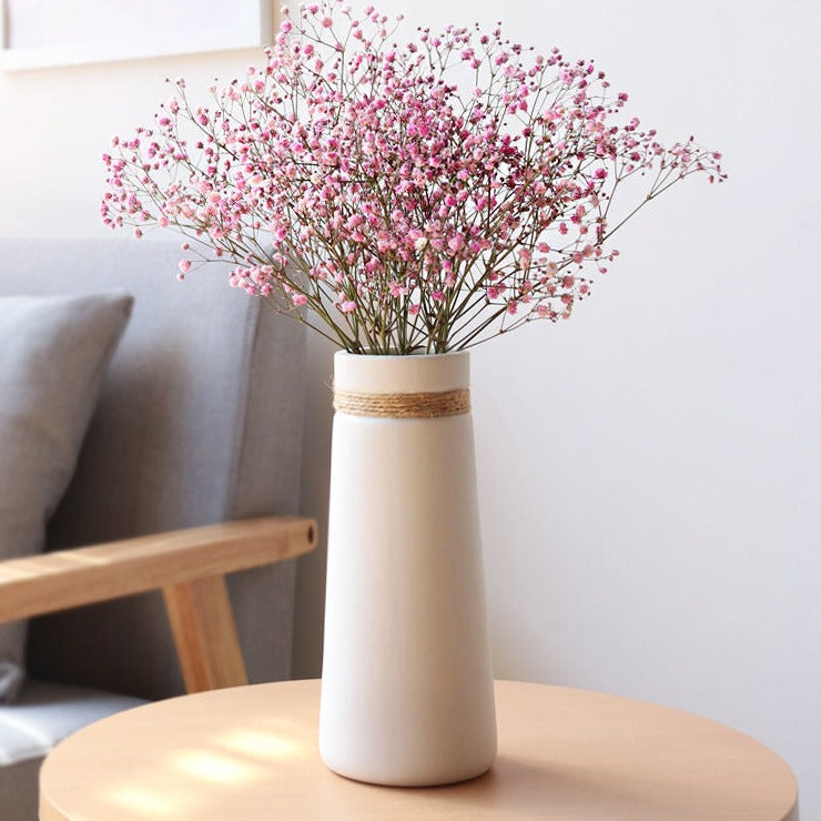 Vaso in ceramica opaca con corda di canapa per fiori secchi