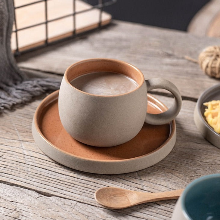 Tazza da caffè in ceramica con piattino Latte