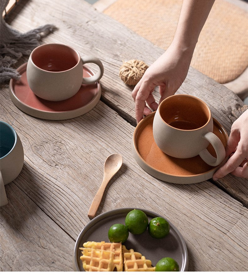 Tazza da caffè in ceramica con piattino Latte