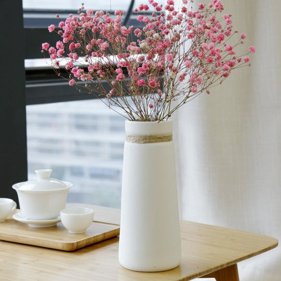 Vaso in ceramica opaca con corda di canapa per fiori secchi