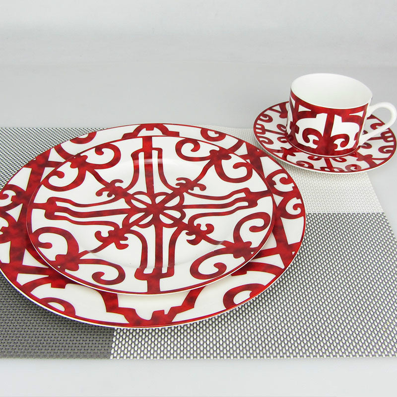 Piatto da pranzo in ceramica con griglia rossa spagnola