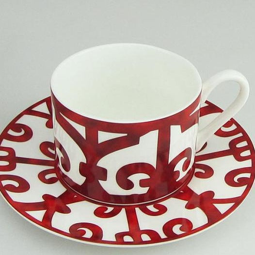 Piatto da pranzo in ceramica con griglia rossa spagnola